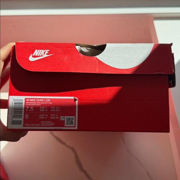 Nike Women’s Pink Paisley dunks - Picture 6 of 6